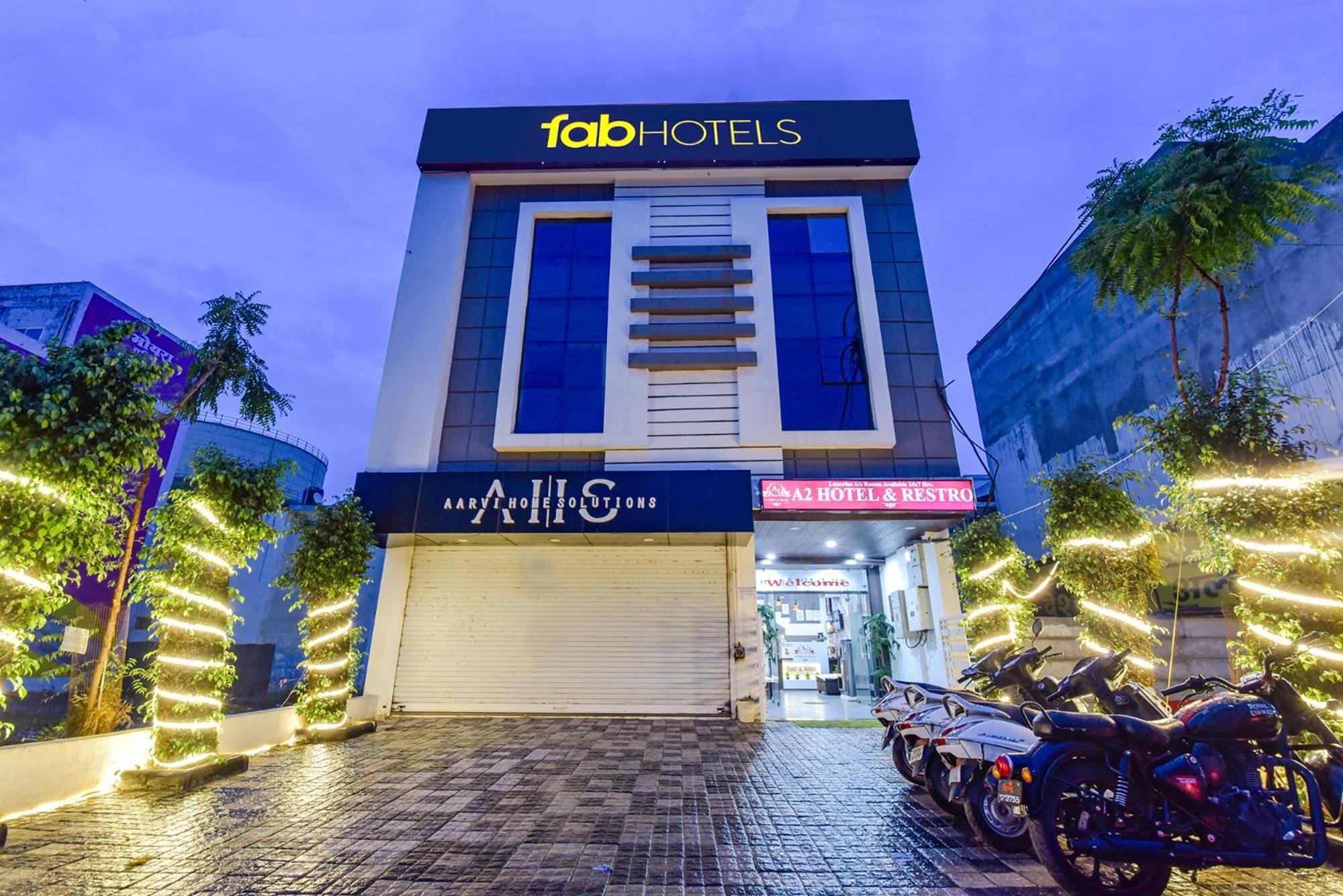 Hotel Fabexpress A2 And Restro Indore Esterno foto