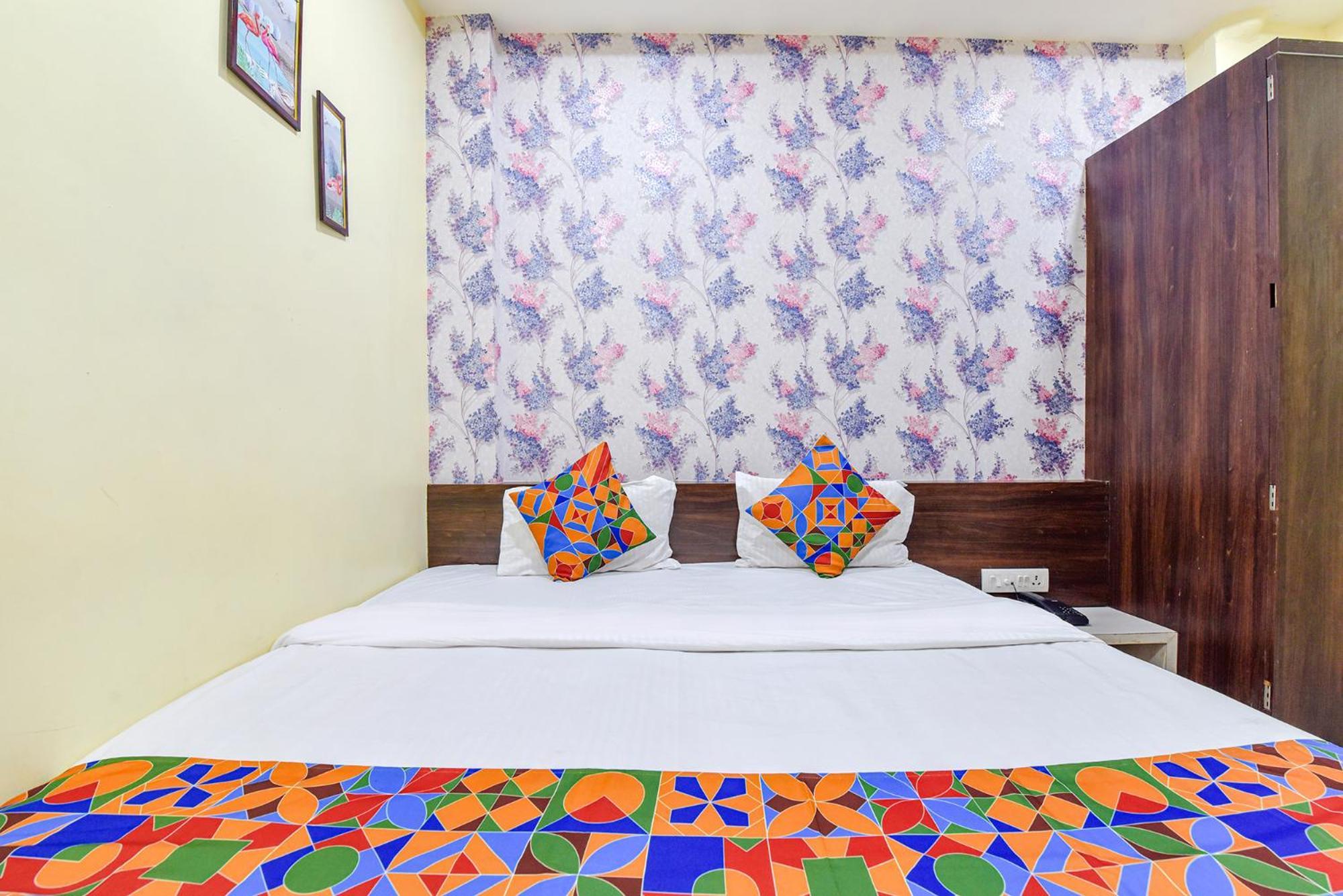 Hotel Fabexpress A2 And Restro Indore Esterno foto