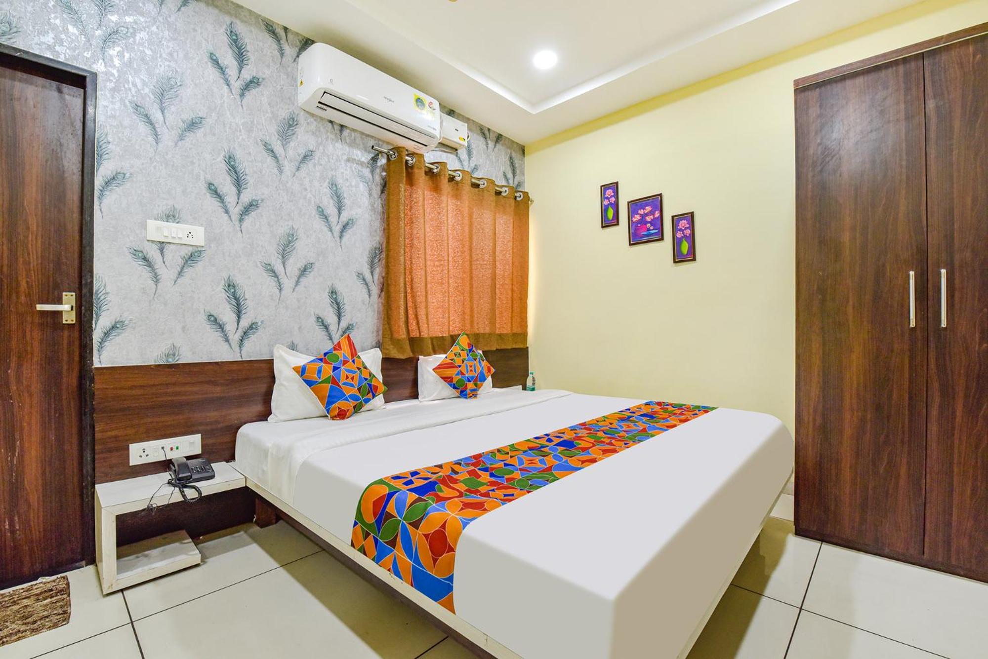 Hotel Fabexpress A2 And Restro Indore Esterno foto