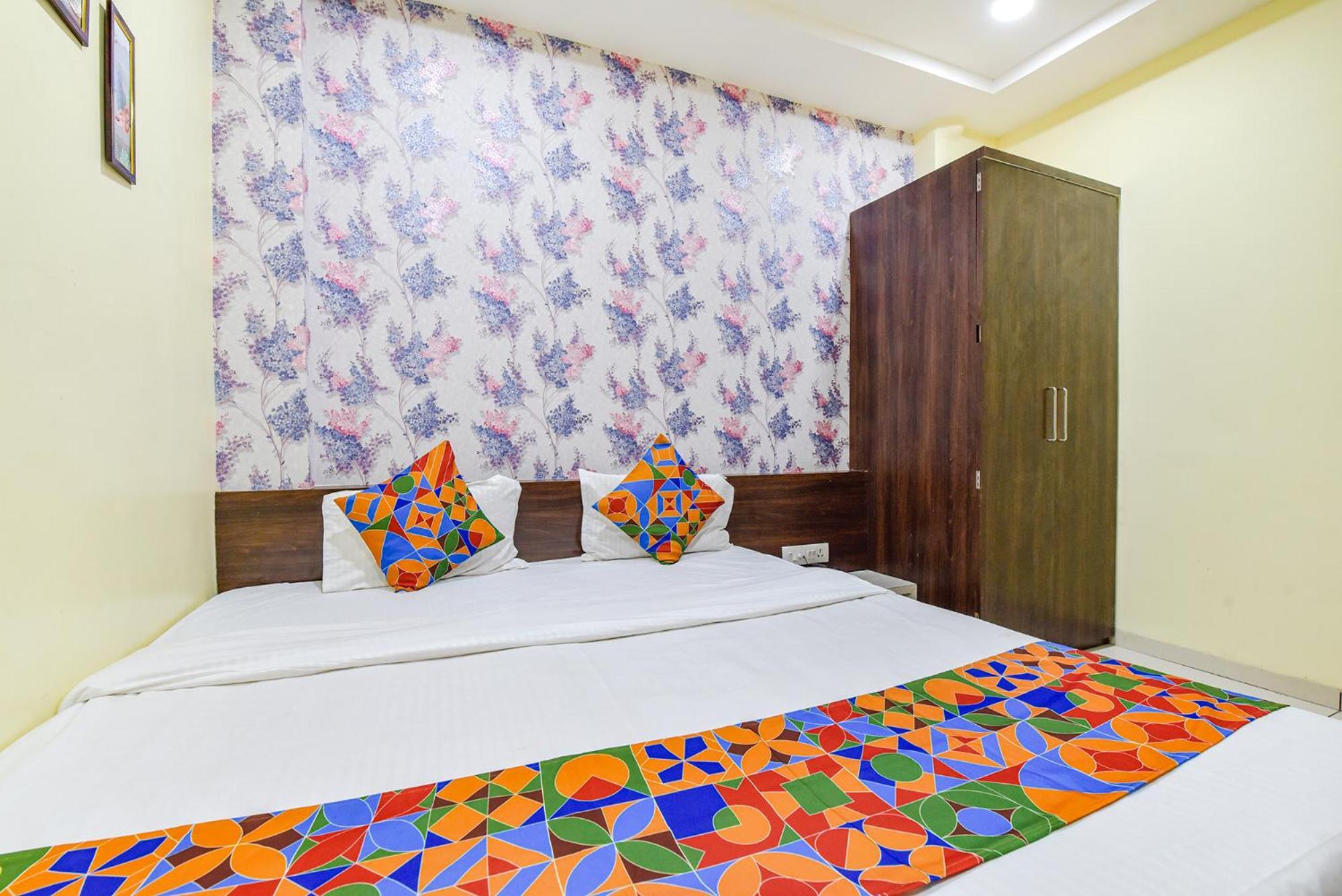 Hotel Fabexpress A2 And Restro Indore Esterno foto