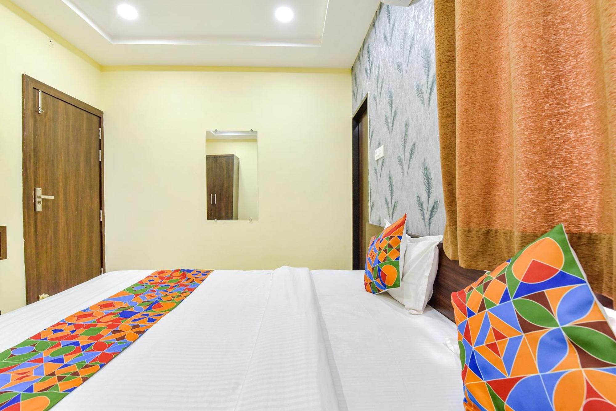 Hotel Fabexpress A2 And Restro Indore Esterno foto
