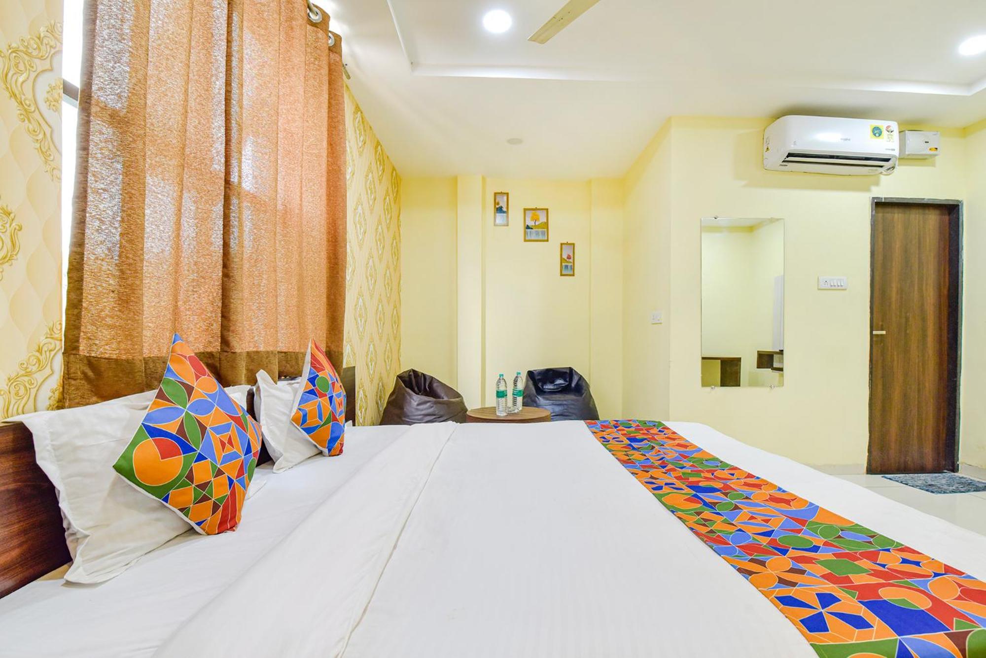 Hotel Fabexpress A2 And Restro Indore Esterno foto