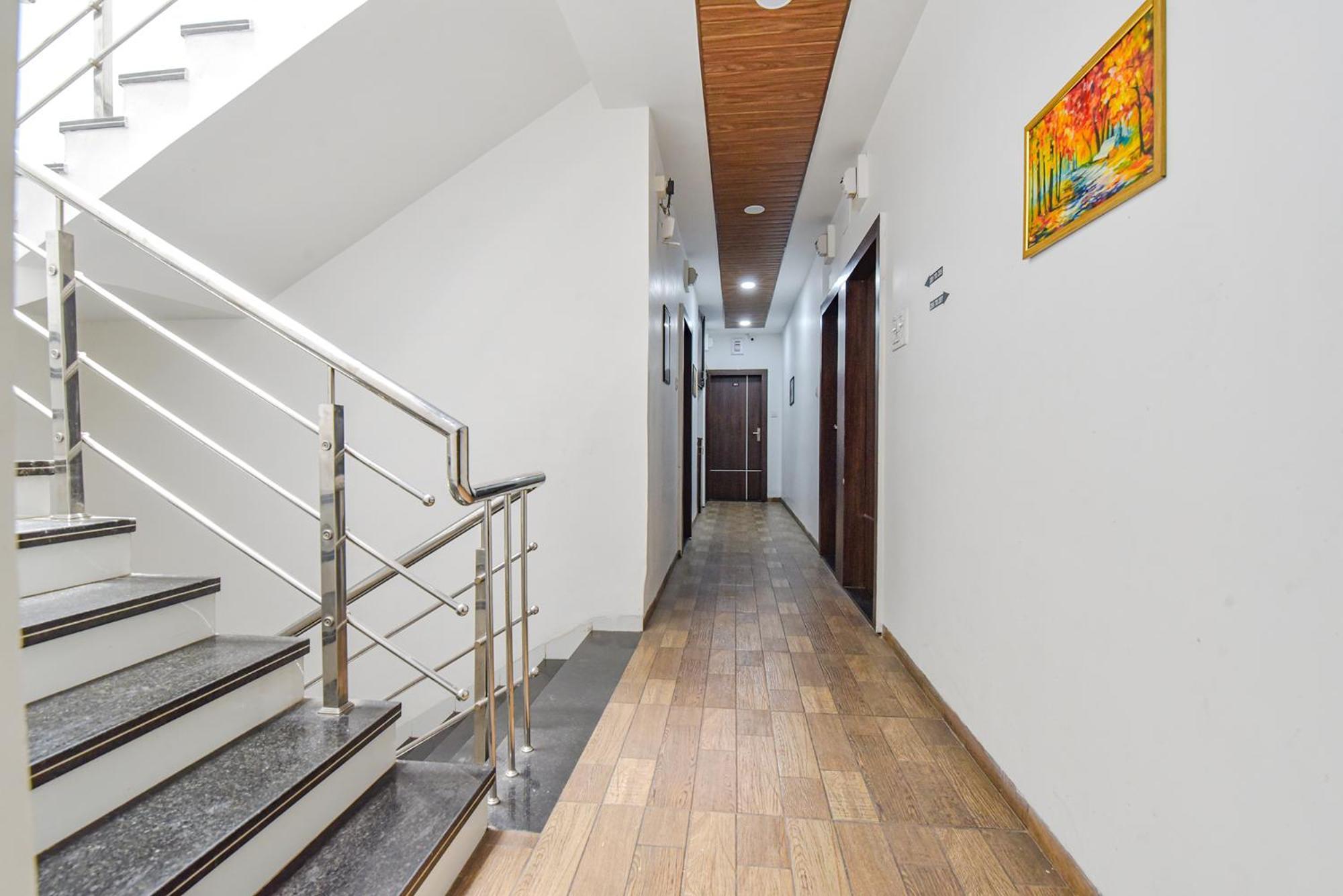 Hotel Fabexpress A2 And Restro Indore Esterno foto