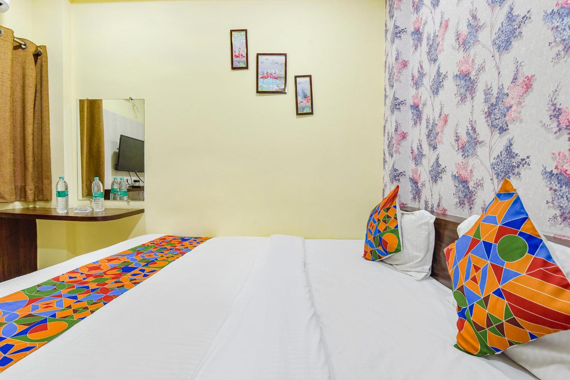 Hotel Fabexpress A2 And Restro Indore Esterno foto