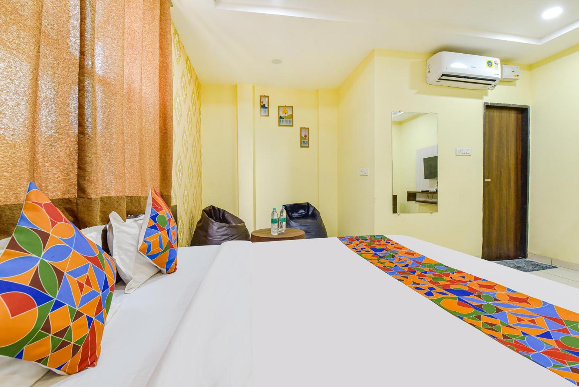 Hotel Fabexpress A2 And Restro Indore Esterno foto