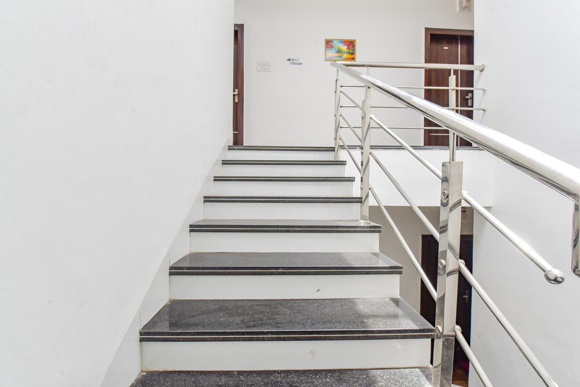Hotel Fabexpress A2 And Restro Indore Esterno foto