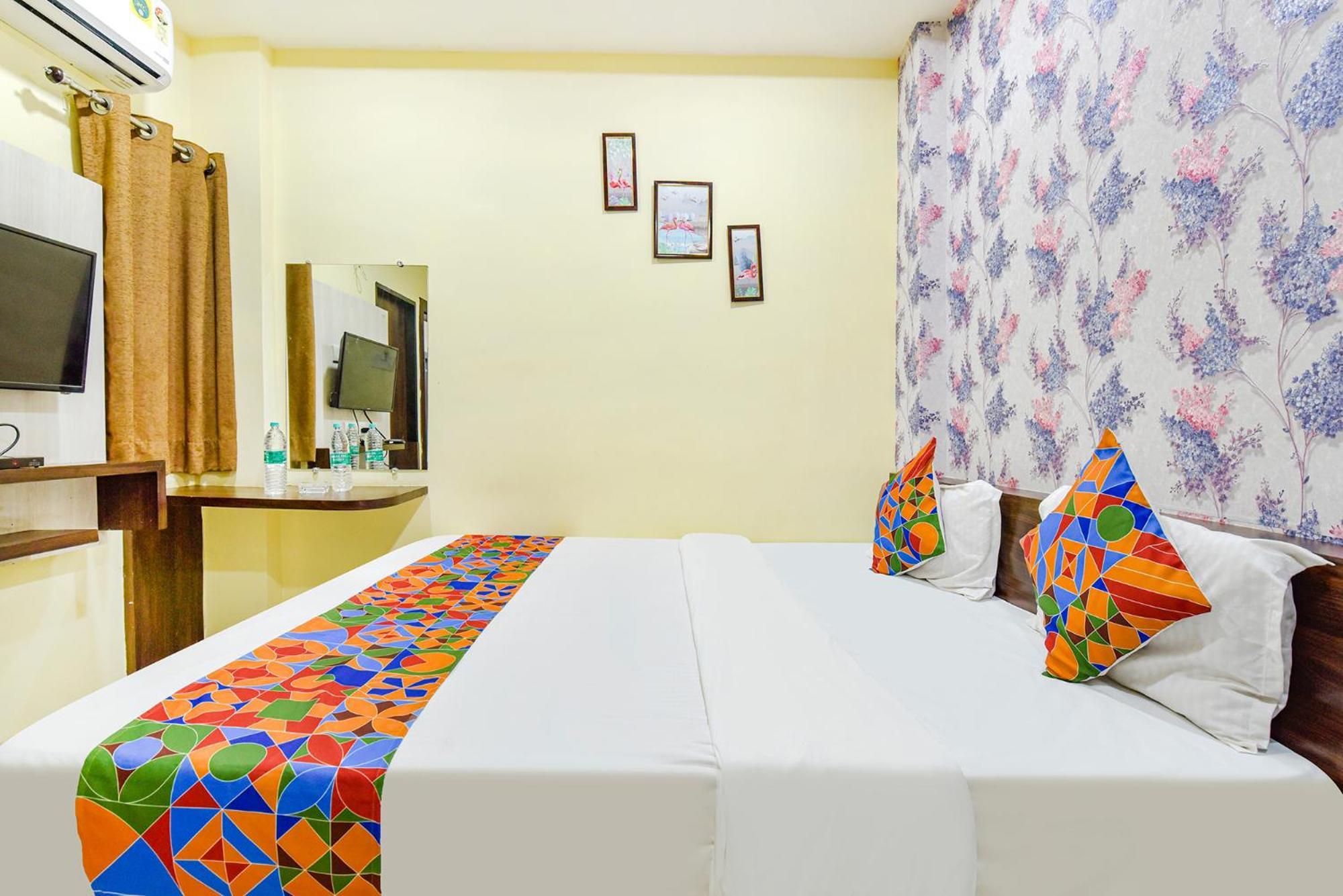 Hotel Fabexpress A2 And Restro Indore Esterno foto